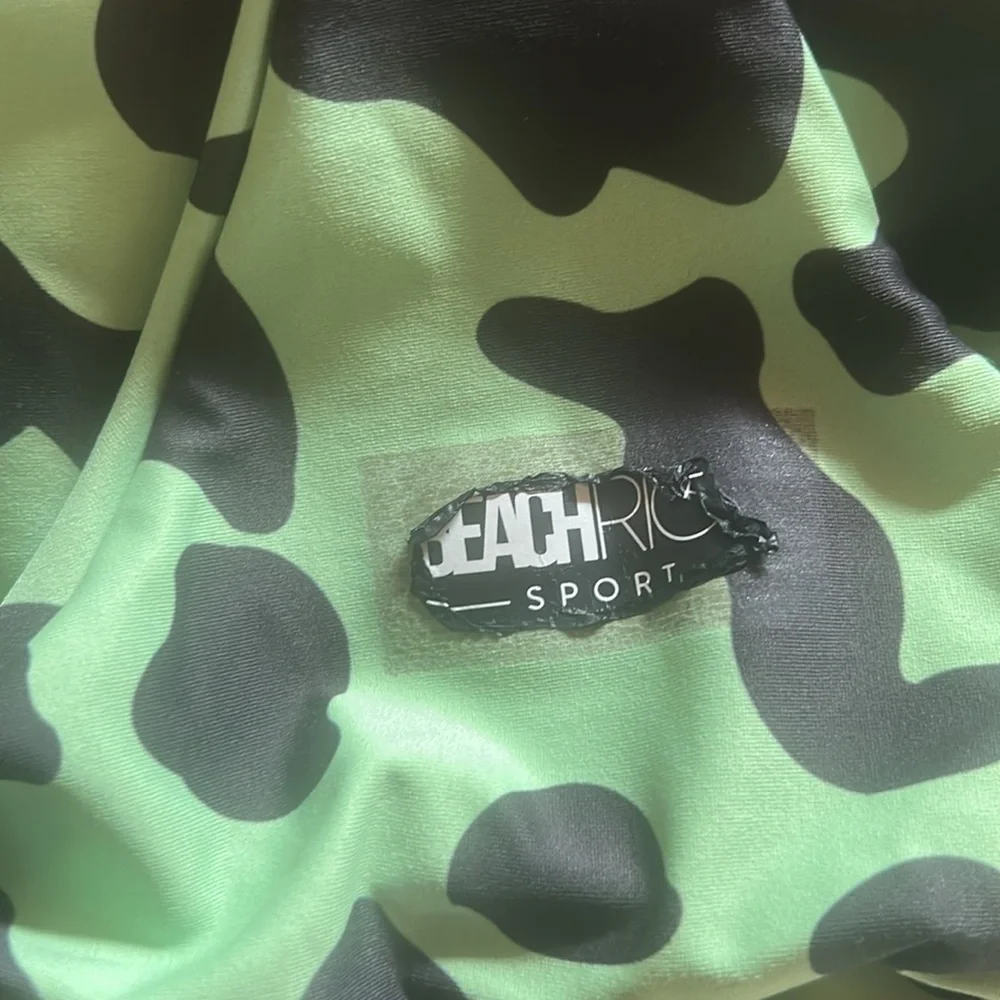 Beach Riot Rocky Top in Green Leopard - Picture 6 of 8